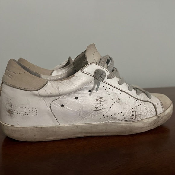Golden Goose Shoes - Leather Low-Top Sneakers in White and Gray - Women's